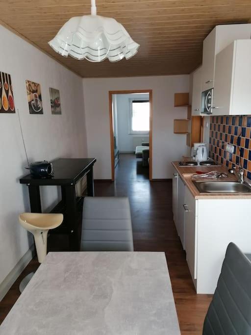 Kleine Wohnung Fuer Monteure Und Dienstreisen Zwickau Exterior foto